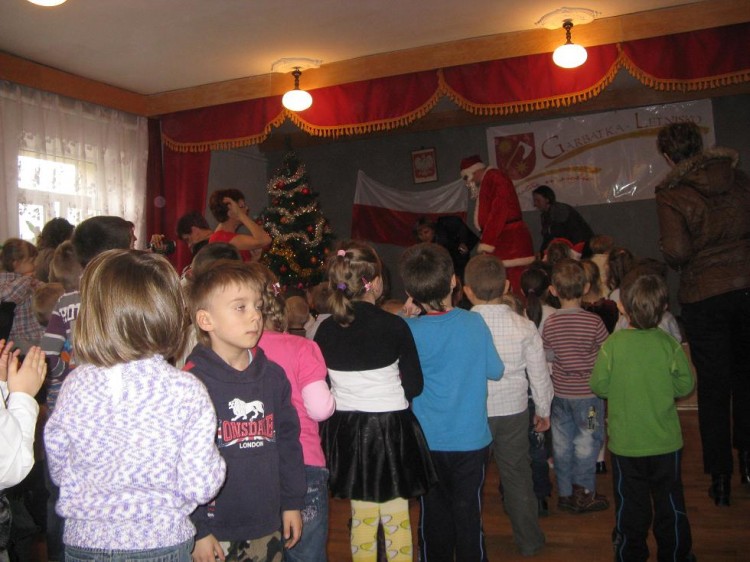Mikołaj w Gminnej Świetlicy Przyniósł prezenty przedszkolakom