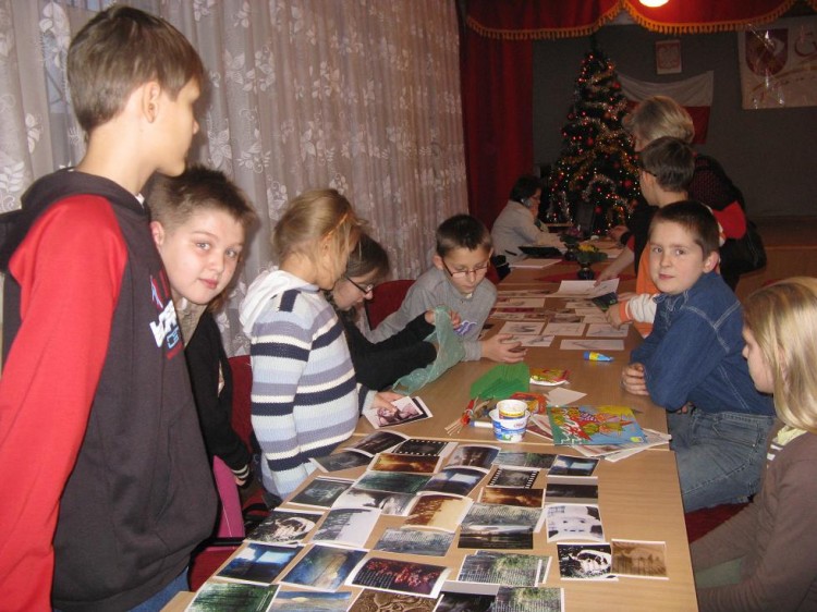 Warsztaty artystyczne  „Inspiracje pocztówkowe” czyli ręczne wykonywanie pocztówek świątecznych