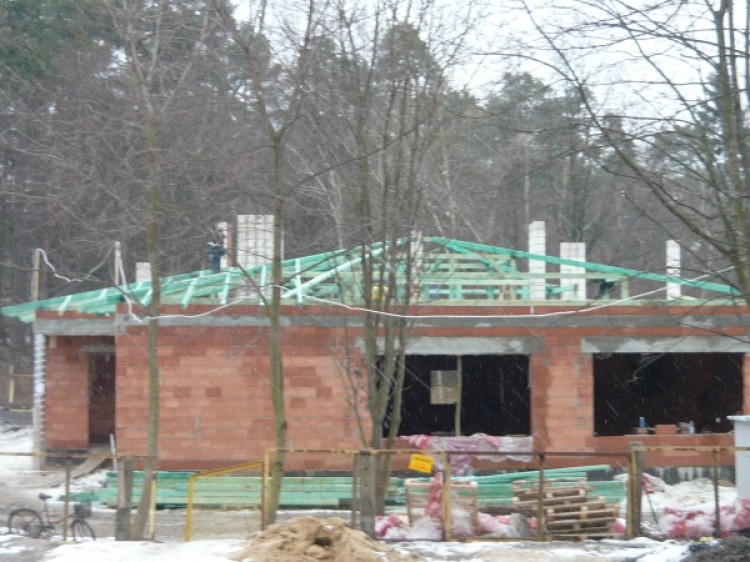Budowa przedszkola nabrała rozpędu Przedstawiciele UG odwiedzili plac budowy (foto)