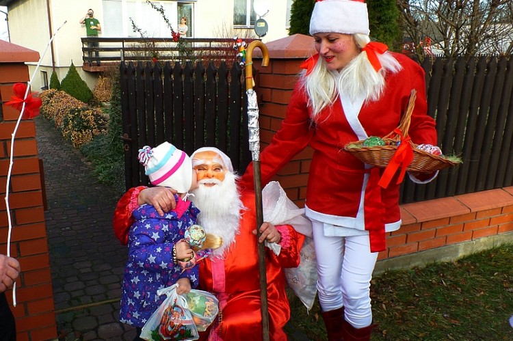 (Zdjęcia) W Molendach Mikołaj odwiedził wszystkie dzieci