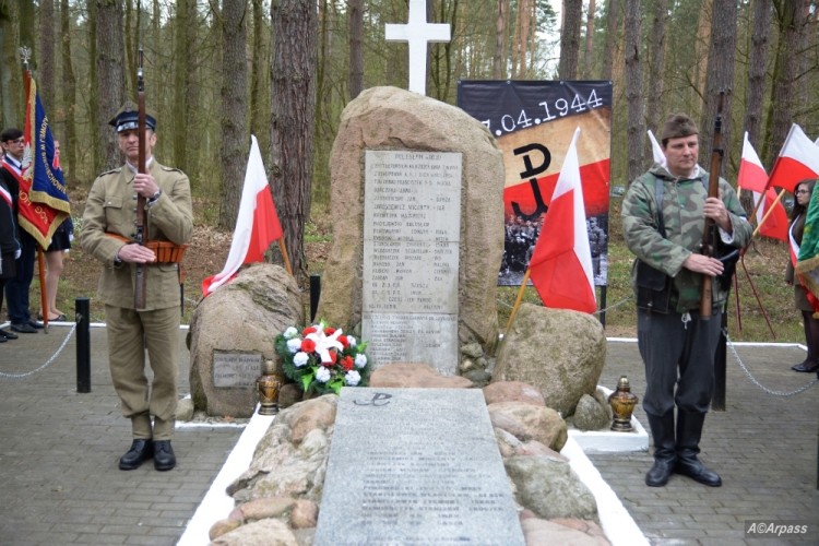 Garbatka-Letnisko pamiętała o poległych. Relacja z obchodów 73. rocznicy bitwy pod Molendami