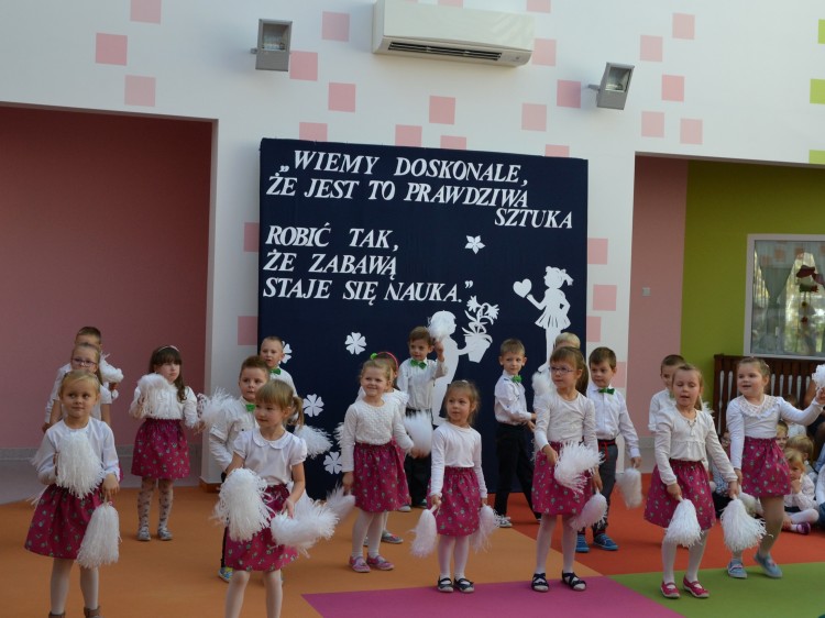 Uroczystość z okazji Dnia Edukacji Narodowej w Przedszkolu Samorządowym w Garbatce – Letnisku „Pod Sosnową Szyszką”