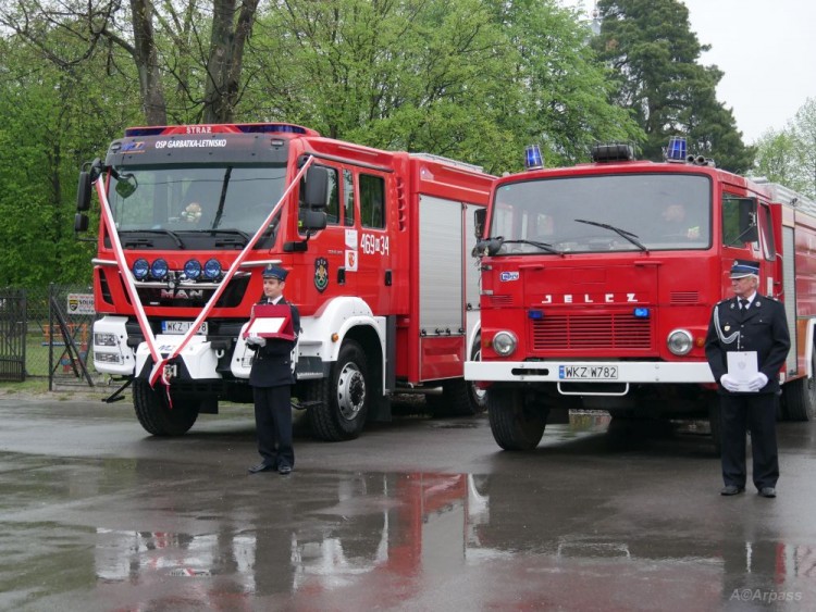 [FOTO] Ochotnicze Straże Pożarne w Garbatce-Letnisku i Bąkowcu zyskały nowe wozy