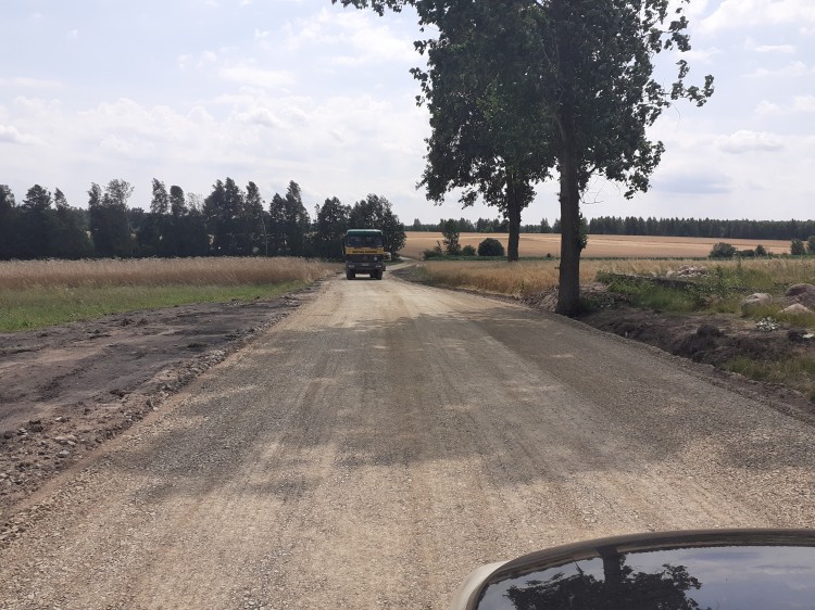 Budowa drogi w miejscowości Garbatka-Zbyczyn